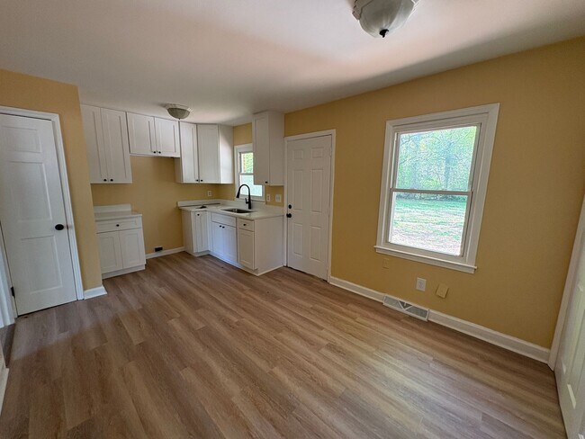 Photo - Adorable 3 Bedroom Home!!