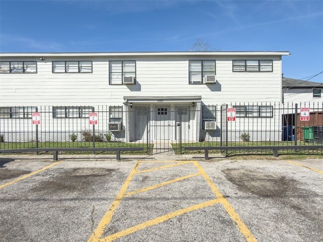 Building Photo - 5010 Ennis St Unit 3