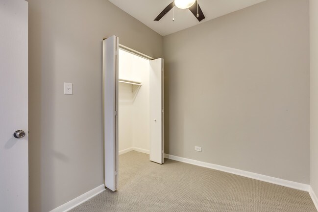 Photo - 4500-4506 W Fullerton Ave