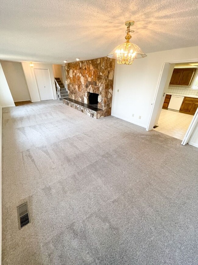 Photo - 3 Bedroom, 2 bath Spacious home in Moyina ...