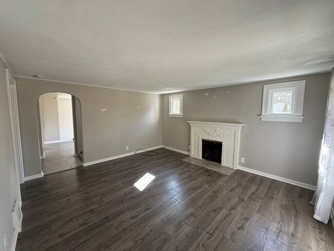 Photo - 3 bed 1 bath Brick Bungalow in Forest Hills