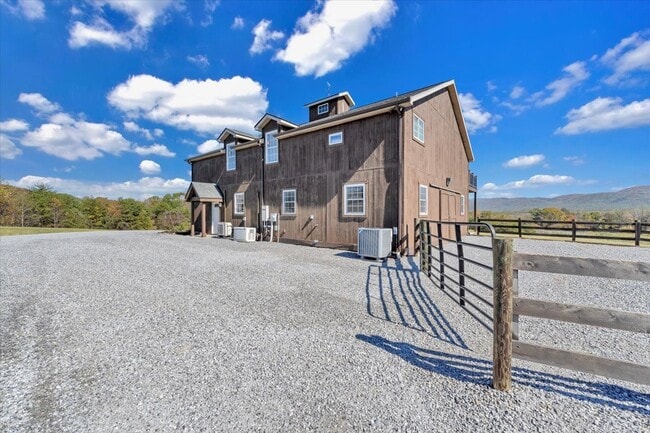 Photo - 1180 Longfield Rd