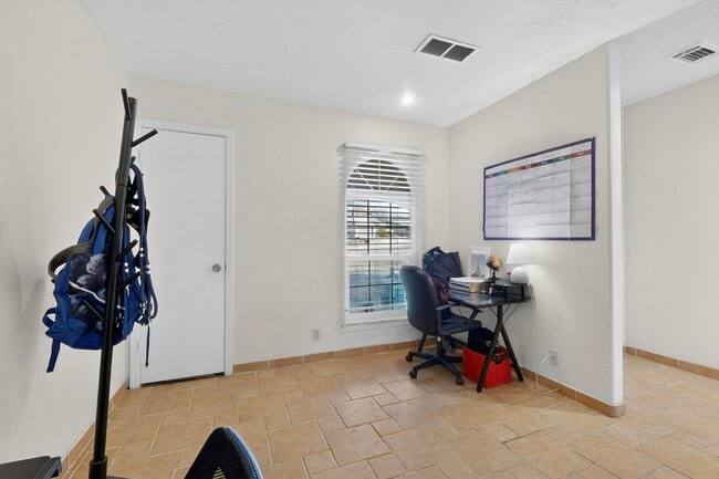 Photo - 6500 Martin Ct NE