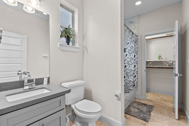 Photo - 4831 Chenevert St