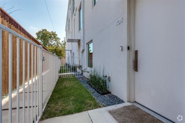 Building Photo - 4626 Coles Manor Pl Unit 101 Rental