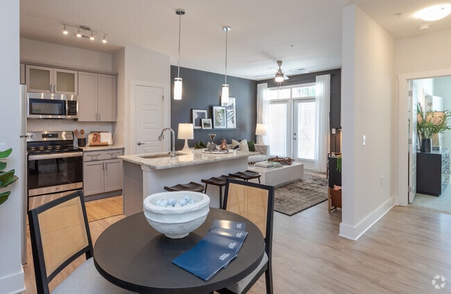 1HAB, 1BA - 795SF Green Sala de estar - Eagle Landing