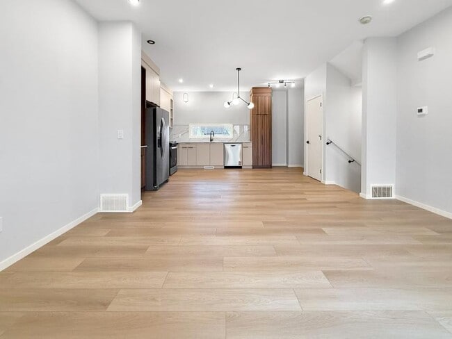 Photo - 3.0 bedroom in Edmonton Alberta T5G 1G1 Unit Upper