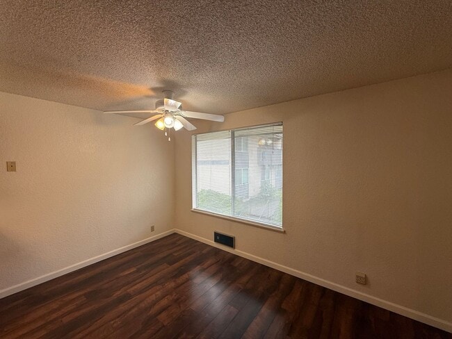 Photo - Charming 2 bed, 1 bath Lynnwood Condo, $1725/mo.