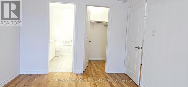 Photo - 3136 Sideline 16