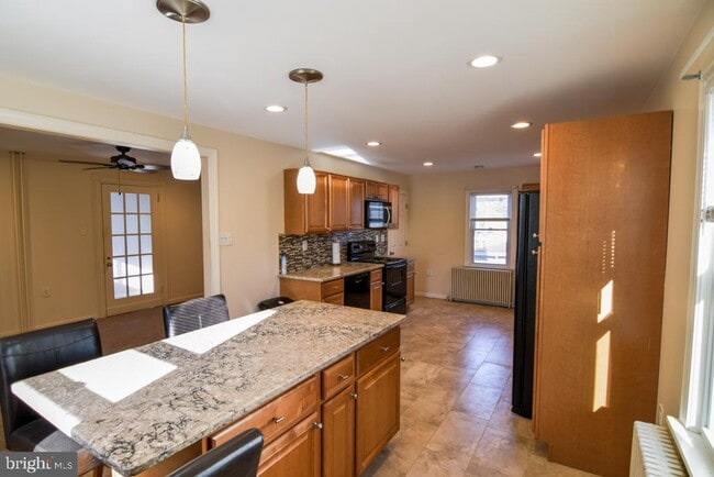 Photo - 1071 W Bristol Rd