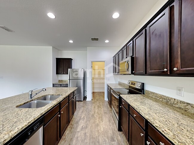 Photo - 4878 St James Ln