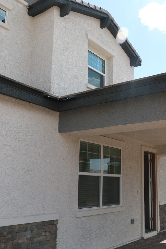 Building Photo - 206 Vanhoy Ave Rental