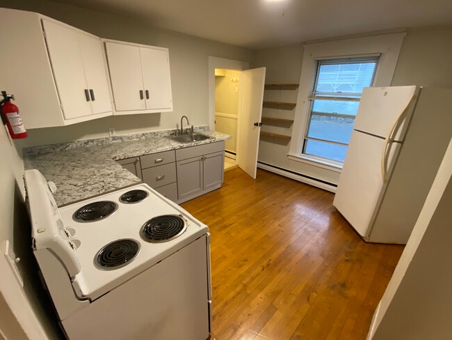 Building Photo - 106 Chapman St Unit 2a