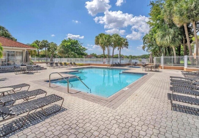 Photo - 882 NW 92nd Ave Unidad 882