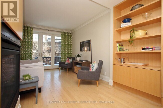 Photo - 431 Sumach St