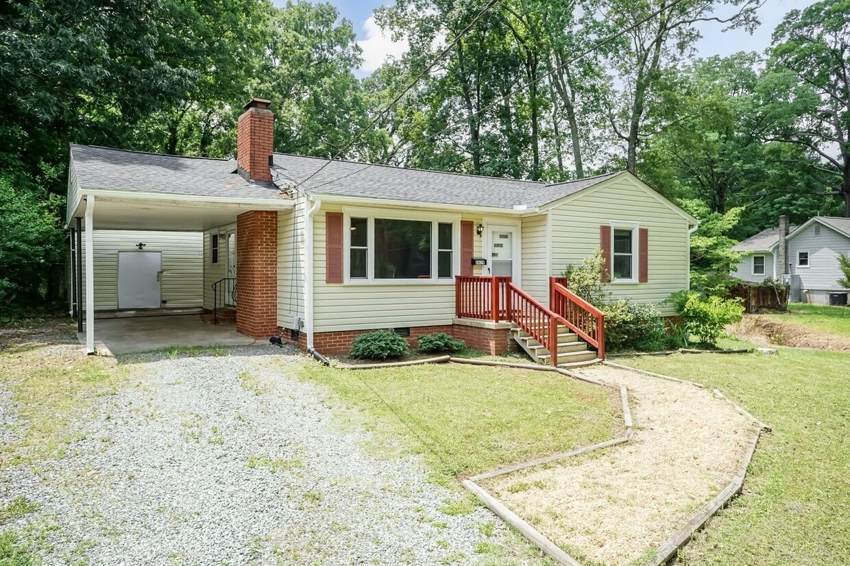 Charming 2-Bedroom Home with Screened Porc... - Charming 2-Bedroom Home with Screened Porc...