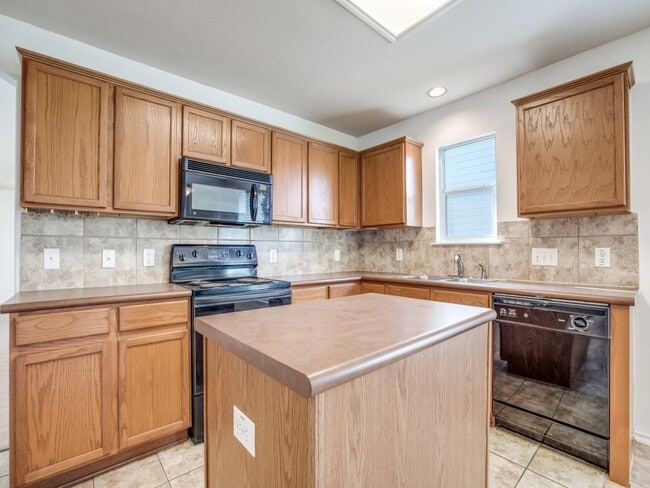 Photo - 319 Willow Grove Dr