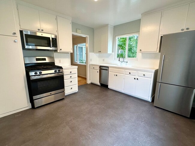 Photo - Menlo Pointe Apartments