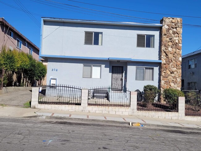 Front view of apartment - 308 N Market St Apartments Unit 2