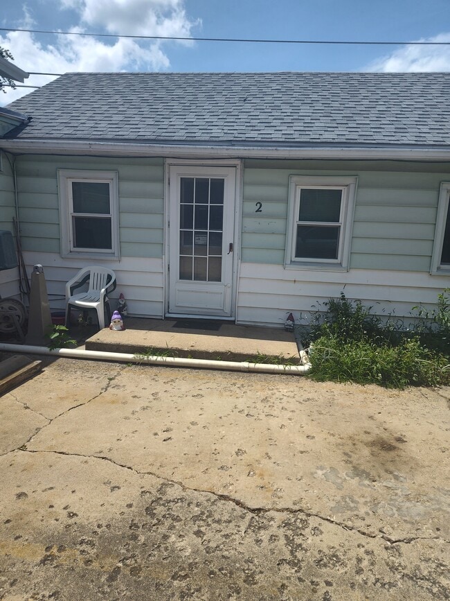 Building Photo - 303 Barr Elms Ave Unit #2 Rental