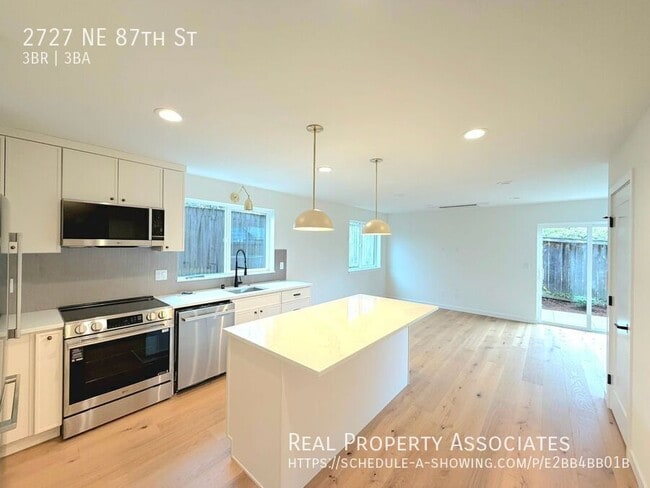 Photo - 2727 NE 87th St