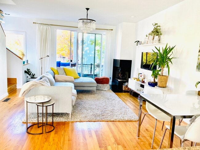 Photo - 2901 N Wolcott Ave