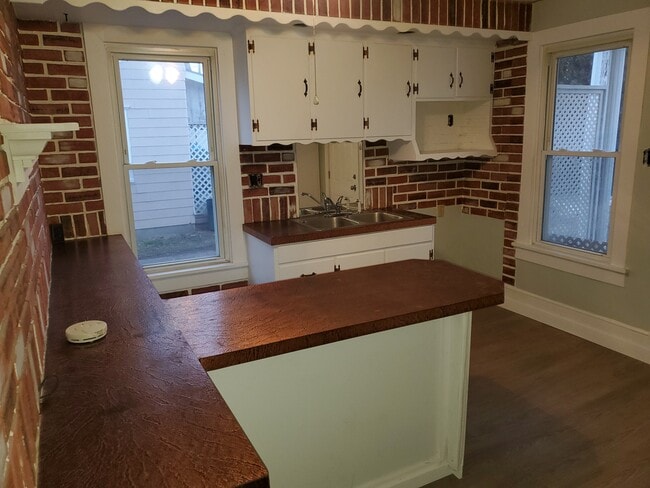 kitchen - 729 Catherine St