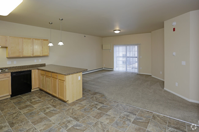 2BR, 1BA - 980 SF - Shadow Ridge Apartments