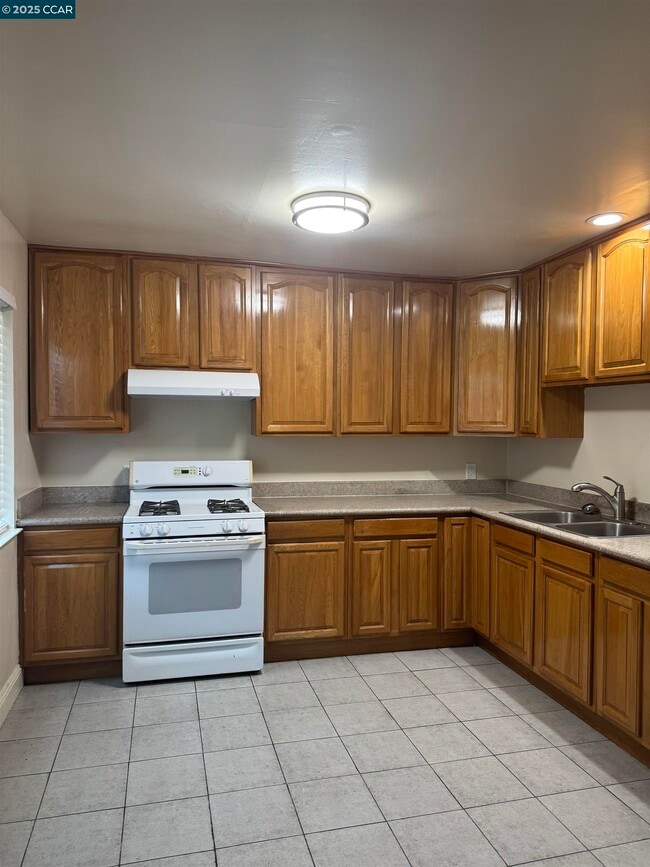 Building Photo - 941 37th St Rental