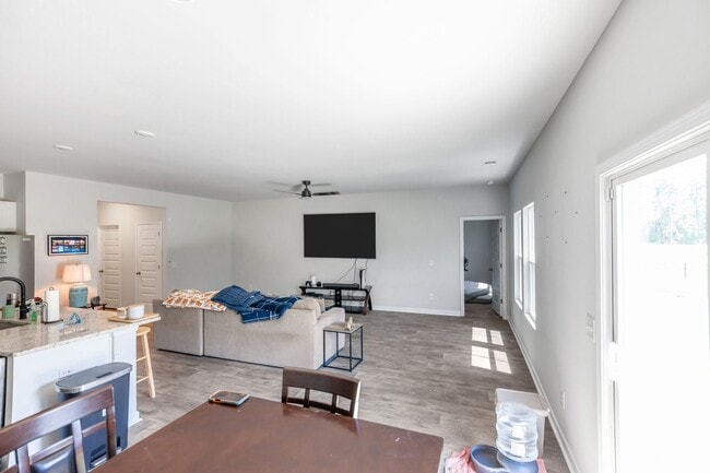 168 Bottlebrush Dr