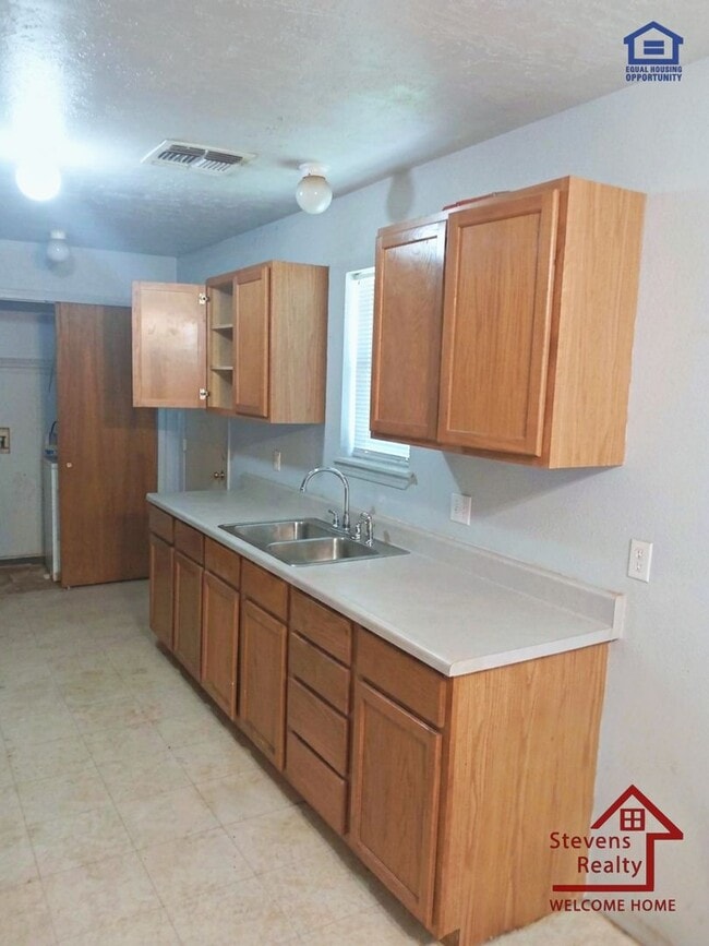 Photo - 1302 SW Texas Ave