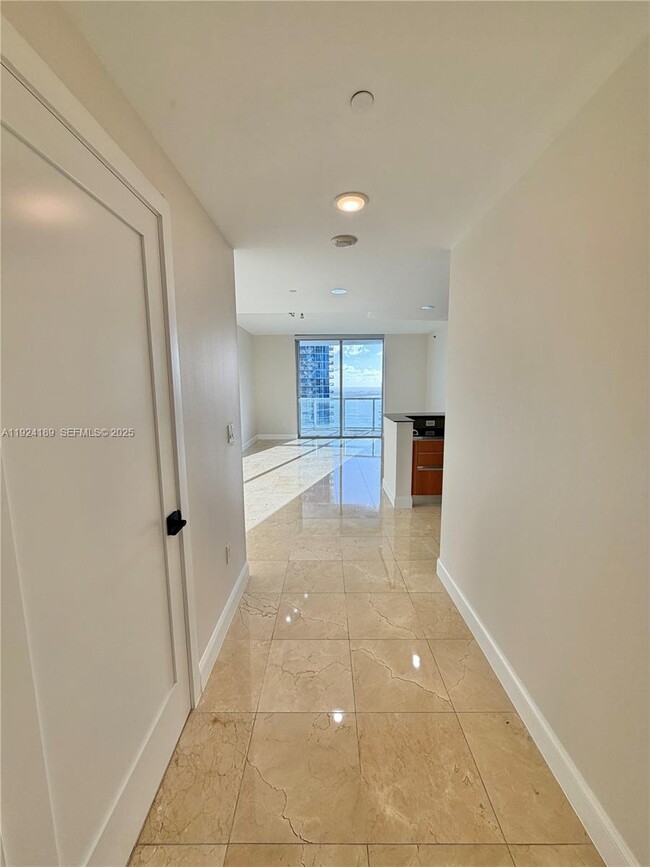 Photo - 1060 Brickell Ave Unit 3705