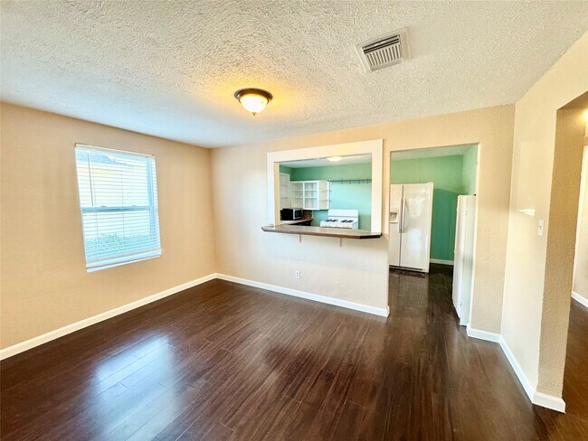 Photo - 3714 Avenue S 1/2