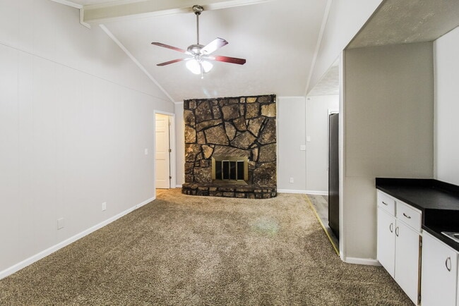 Photo - 188 Regal Dr NW