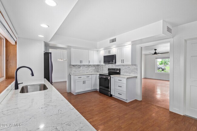 Photo - 2111 S River Dr