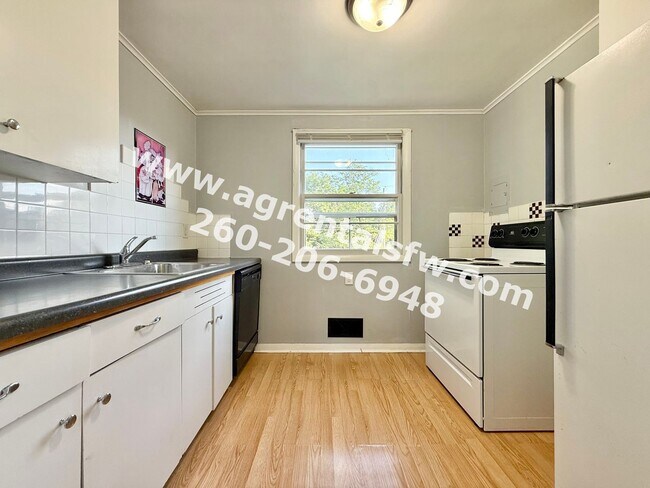 Photo - 325 Dalgren Ave Unit 325 1/2 Dalgren Ave