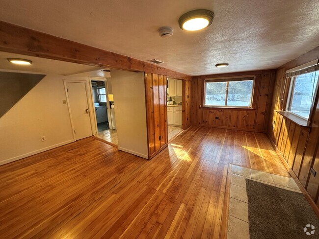 Building Photo - Adorable Cabin on Upper Bear Creek!! Unit A Rental