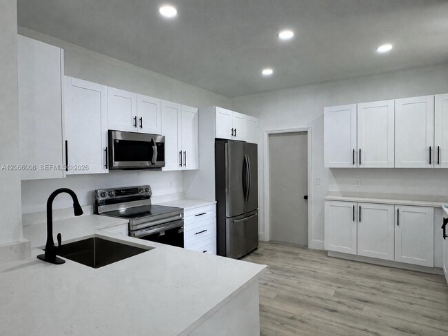 Photo - 2050 Madeira Dr