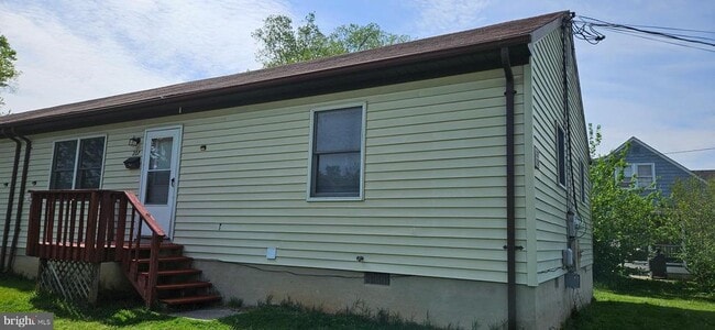 Building Photo - 207 Walnut St