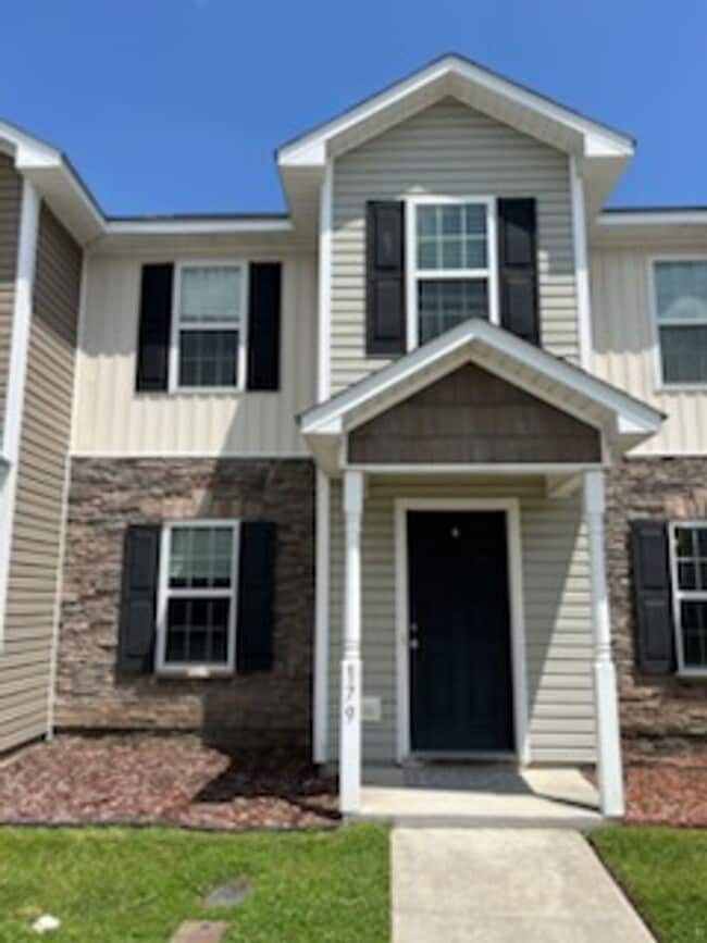 Building Photo - Townhome in desirable Carolina Plantations