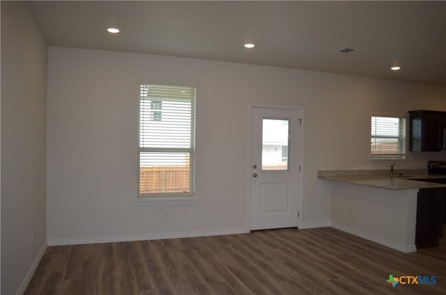 Photo - 107 Logan Ct