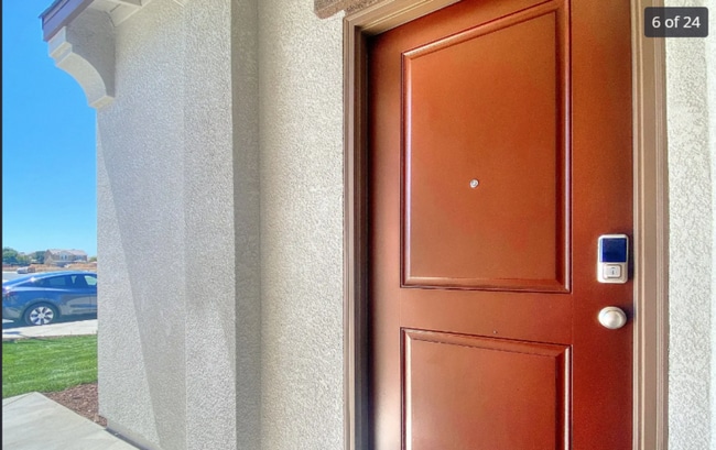 Photo - 917 Somerset Way