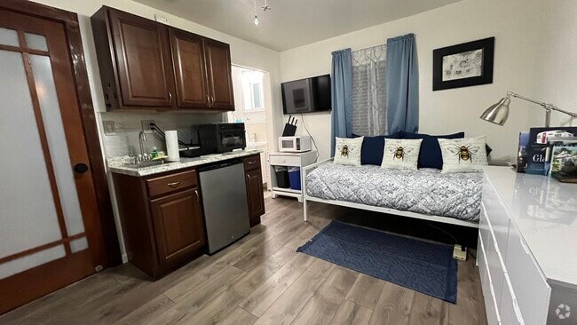 Building Photo - 1736 Guadalupe Ave Unit WG Private Studio Rental
