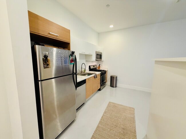 Photo - 2216 Main St Unidad 202