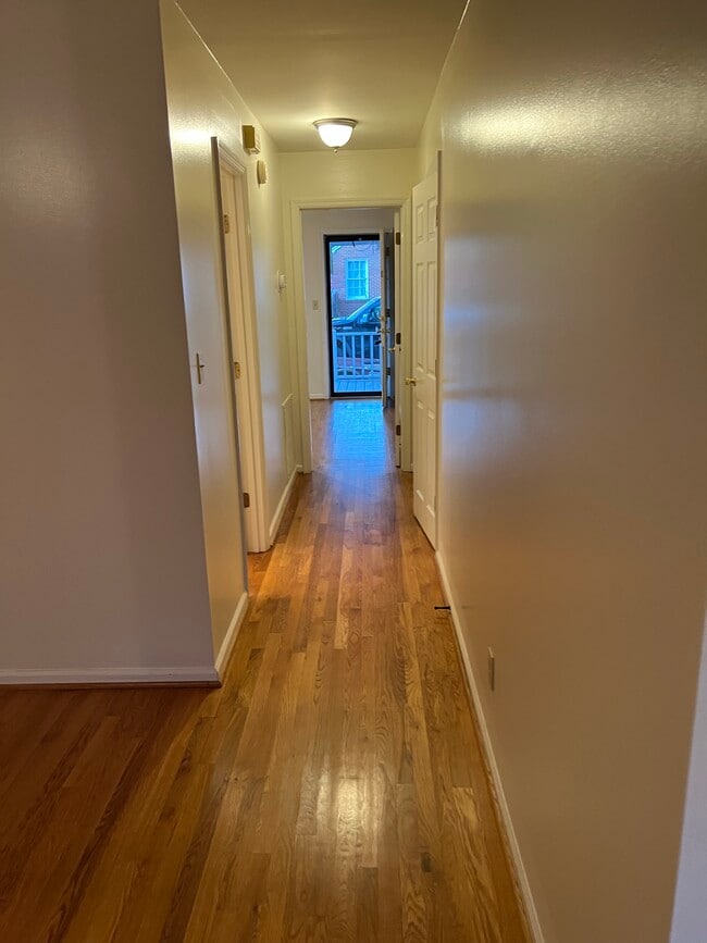 Photo - 410 21st St E