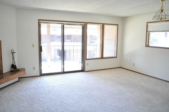 Photo - 1 Bed 2 Bath View Point Community TOP Floor Condo Unidad E