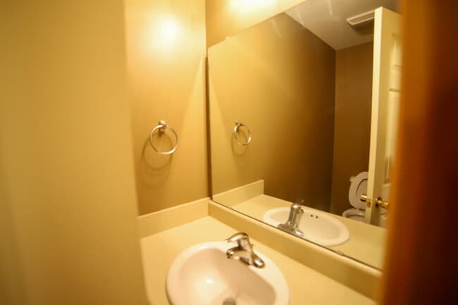 Photo - Eagle Pointe Condos