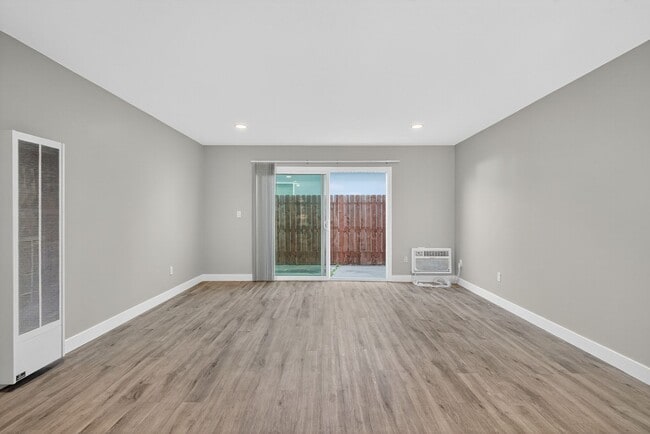 Photo - 13392 Magnolia St Unidad 13392-B