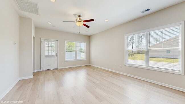 Photo - 200 Red Maple Lp