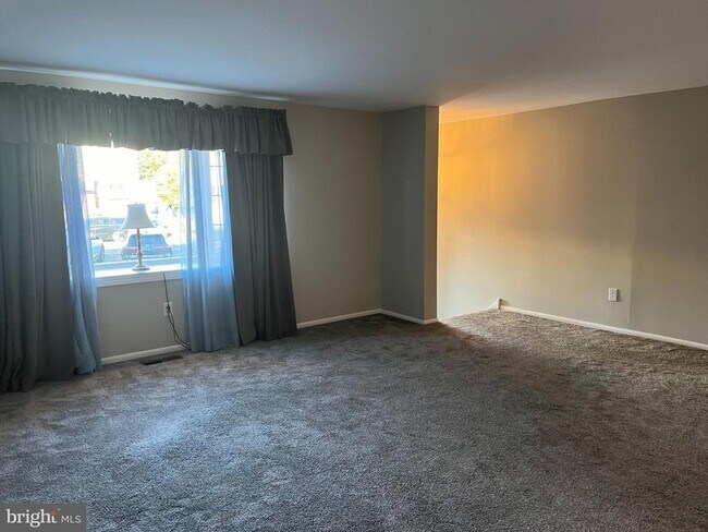 Photo - 4417 Crossland Rd